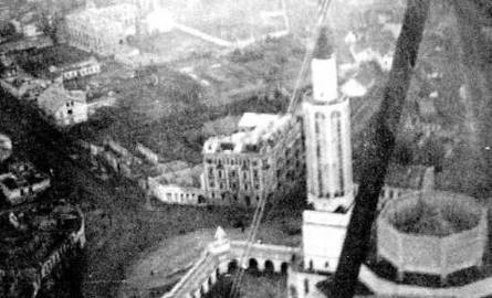 Widok na charakterystyczną bryłę kościoła św. Rocha (zdjęcie z 1947 roku)