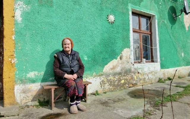 Darczyńcy przeszli samych siebie! 82-letnia pani Stasia z Tarnowa będzie mieć nowy dach nad głową