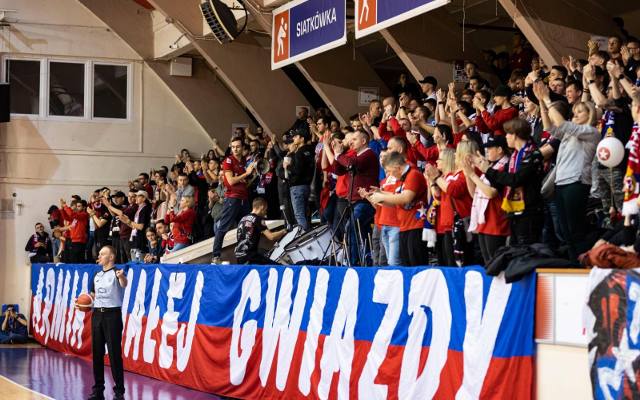 Wisła Kraków. Gorący doping na meczy koszykarek „Białej Gwiazdy”