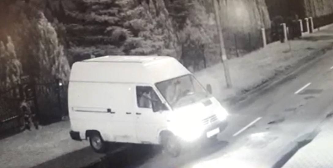 Na nagraniu z kamery naszego Czytelnika widać m.in. biały samochód, z którego wychodzi kilka osób. Obraz zostało zarejestrowany 11 lipca rano w okolicy