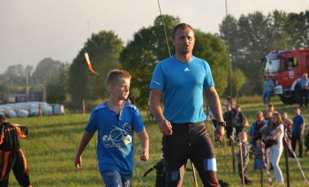 Z Marcinem Bernatem lubi latać jego syn, Mateusz, również miłośnik ekstremalnych sportów. Chłopiec uwielbia jeździć na crossie.