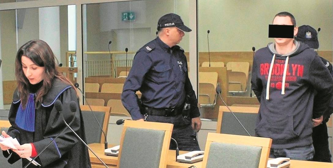 Oskarżony Przemysław B. ps. Bolo zaprzeczał, że miał zamiar zabójstwa swojego wujka, ale potwierdzał, że był przez niego molestowany w dzieciństwie