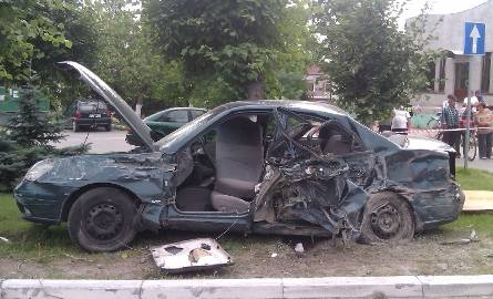 Wypadek w Tarłowie. Zderzyły się ciężarówka i osobowy 