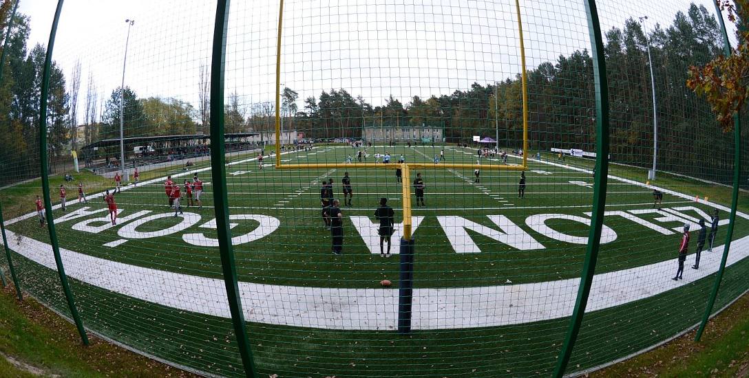 Na boisku, które powstało w ramach budżetu obywatelskiego, grają futboliści amerykańscy Watahy Zielona Góra