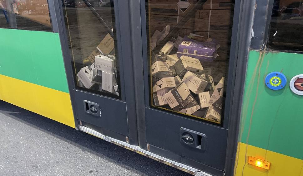 Film do artykułu: Tychy: Autobusy pełne darów wyruszyły do Lwowa. PKM w Tychach przekazało siedem pojazdów, konwój wyruszył o świcie. ZDJĘCIA. WIDEO
