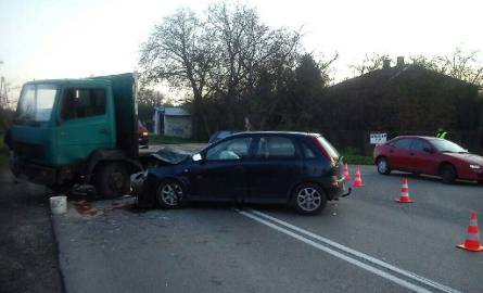 Wypadek w Gierlachowie. Zderzenie ciężarówki i osobówki 