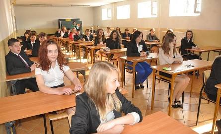 Uczniowie Gimnazjum nr 2 w Końskich tuż przed egzaminem