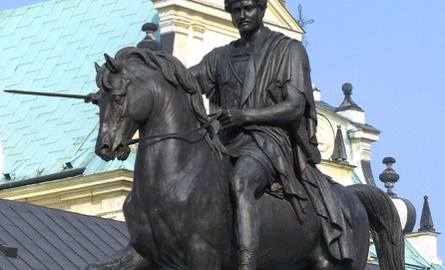 Pomnik Poniatowskiego przed pałacem prezydenckim na Krakowskim Przedmieściu. W 1829 r. w Warszawie zaprezentowano naturalnej wielkości model klasycyzującego