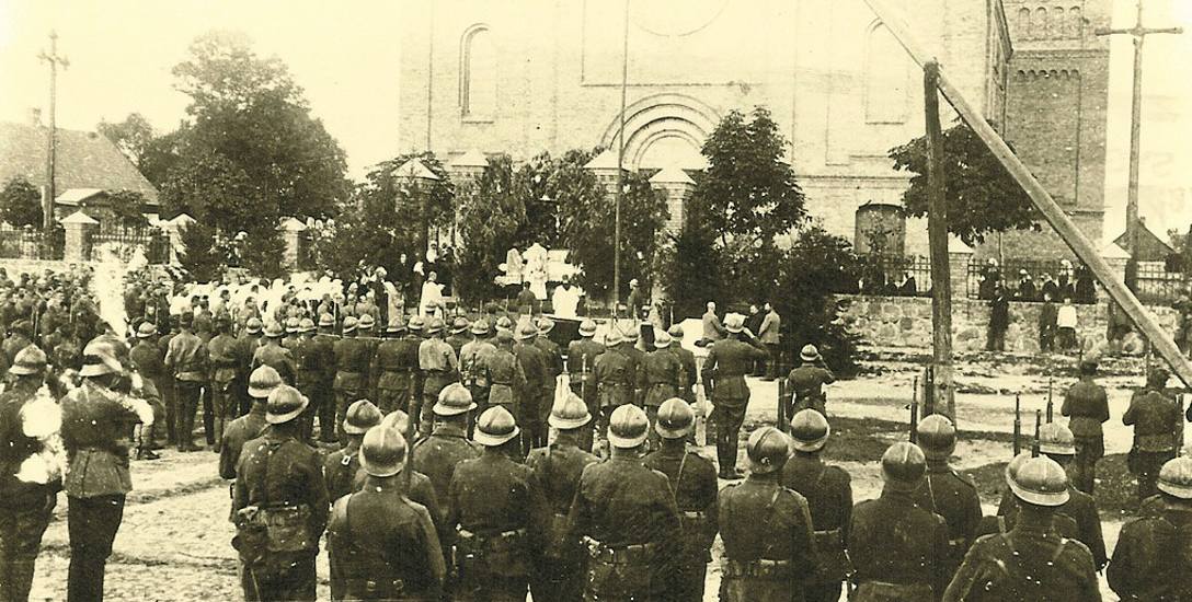 Uroczysta msza polowa zorganizowana dla oddziałów 1 DPLeg. w Janowie (pow. sokólski), 5 IX 1920 r. (z zasobów Muzeum Wojska w Białymstoku)