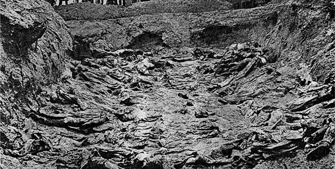 Grób polskich oficerów zamordowanych w Katyniu wiosną 1940 roku