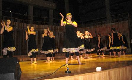 Pięknie zatańczona "Orawa”  Wojciecha Kilara przez uczennice i absolwentki klasy rytmiki pod kierunkiem Katarzyny Zegarek.