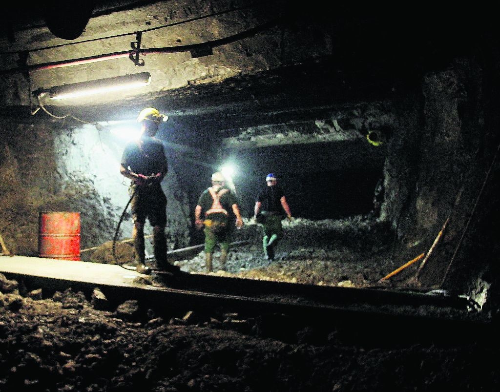 Poza górnikami Barbórkę obchodzą także geolodzy i inne osoby wykonujące zawody związane z poszukiwaniem paliw kopalnych.