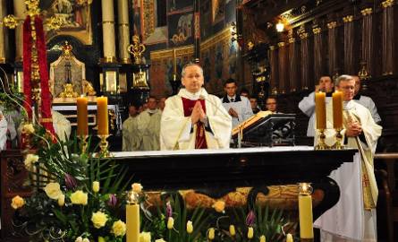 Mszy świętej dziękczynnej odprawionej w katedrze przewodniczył wikariusz generalny ksiądz kanonik Jerzy Dąbek.