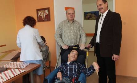 Sławomir Kunowski cieszy się, że w Radomiu powstał ośrodek dziennego pobytu dla niepełnosprawnych młodych ludzi. Miejsce w nim znalazł jego syn Jędr
