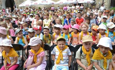 1 czerwca dziedziniec zamkowy, gdzie zorganizowano Dzień Dziecka, wypełniony był po brzegi najmłodszymi mieszkańcami miasta.