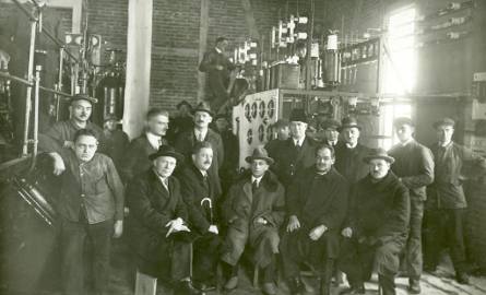 10 stycznia 1928 r. Prawdopodobnie tego dnia uruchomiono agregat prądotwórczy Diesla. Wiosną mogły zacząć się prace przy budowie