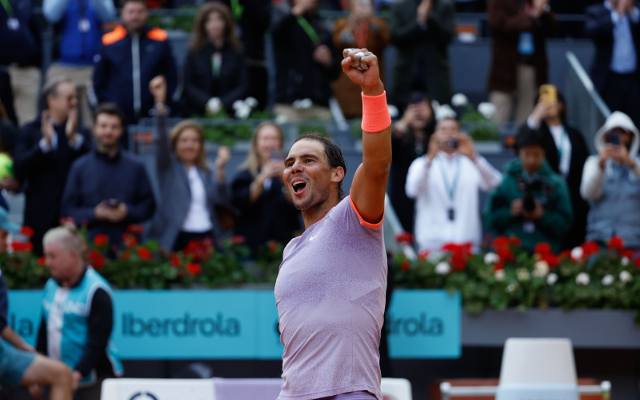 Rafael Nadal w czwartej rundzie turnieju w Madrycie. Łzy wzruszenia i radość na trybunach WIDEO