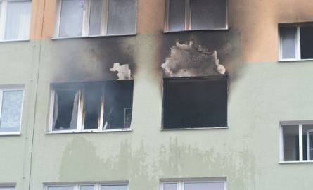 Pożar w 11-piętrowym wieżowcu we Włocławku. Dwie osoby nie żyją [zdjęcia, wideo]