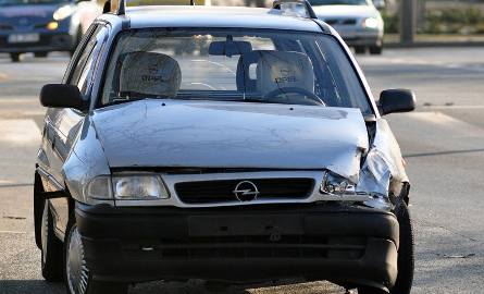 Stłuczka dwóch aut  w Bydgoszczy. Samochody prowadziły kobiety [zdjęcia] 