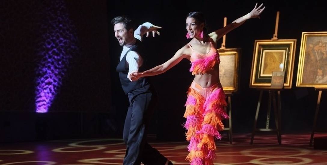 A tak Lenka i Jan Klimentowie tańczyli na 9. Marszałkowskim Balu Charytatywnym w sali na Jordankach w Toruniu.