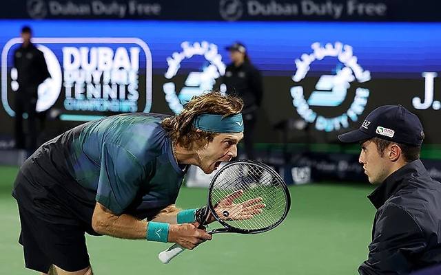 Rublow zdyskwalifikowany w półfinale turnieju w Dubaju. Za „Ty kretynie!” do sędziego