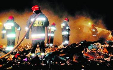W nocy z niedzieli na poniedziałek zapaliło się składowisko śmieci przy ulicy Zagnańskiej w Kielcach.