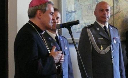 Biskup sandomierski Krzysztof Nitkiewicz zapewnił policjantów o swojej pamięci i modlitwie.