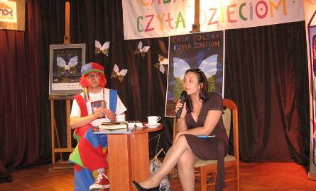 Magdalena Pawelec opowiadała dzieicom o pracy lalkarzy