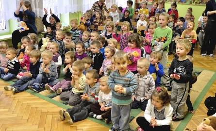 Pluszowy Miś odwiedził dzieci z Publicznego Przedszkola numer 11 w Radomiu
