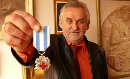 Antoni Kłosowski jako pierwszy na Podkarpaciu otrzymał odznakę Honorowego Dawcy Krwi oraz Zasłużonego dla Zdrowia Narodu.