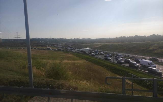 Zderzenie trzech pojazdów na autostradzie A4. Gigantyczny korek w okolicach Krakowa