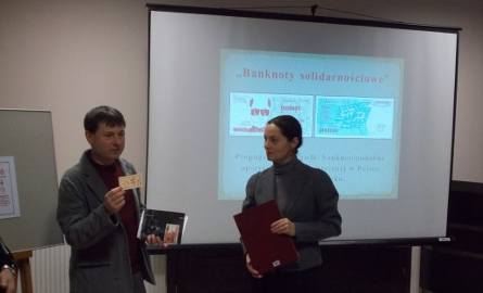 Autora wystawy witała Małgorzata Bernatek, dyrektor  Szydłowieckiego Centrum Kultury i Sportu Zamek