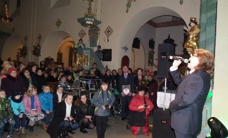 Koncert odbywał się w wypełnionym publicznością kościele.