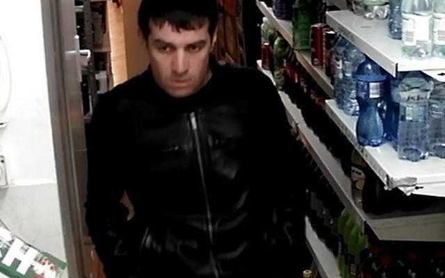 Ukradli pieniądze ze sklepu w centrum Poznania. Kto ich rozpoznaje? [ZDJĘCIA]