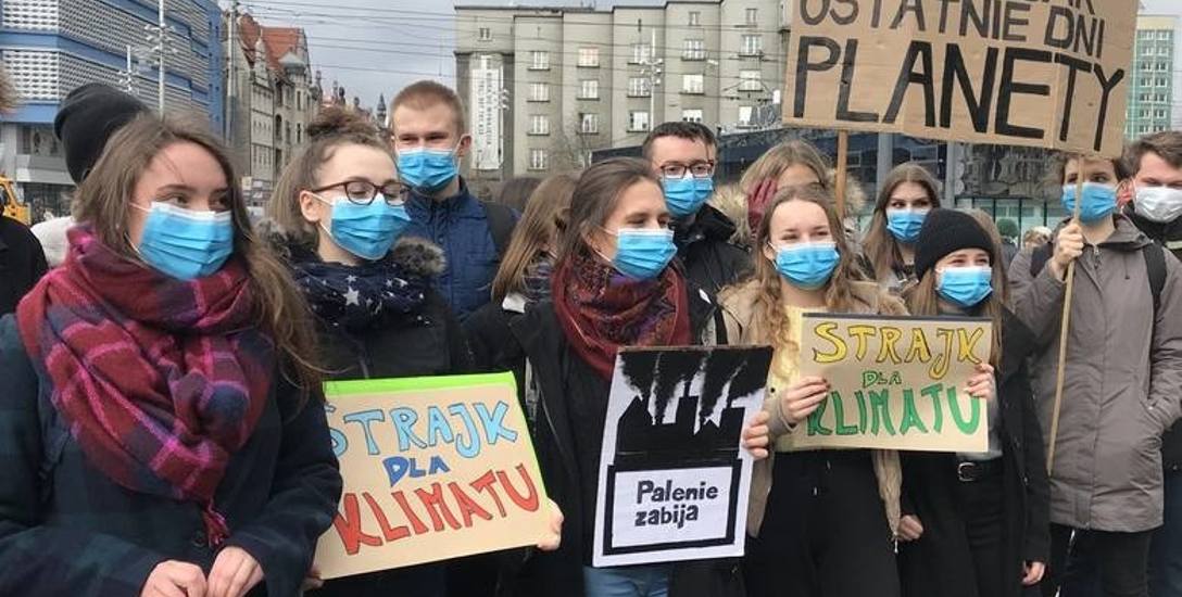 Kadr z Młodzieżowego Strajku Klimatycznego z marca 2019 roku w Katowicach