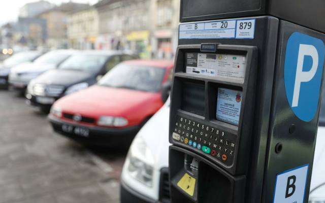 Kraków. Naczelny Sąd Administracyjny wydał decyzję w sprawie opłat za strefę parkowania. Na razie nie będzie zmian w cenniku
