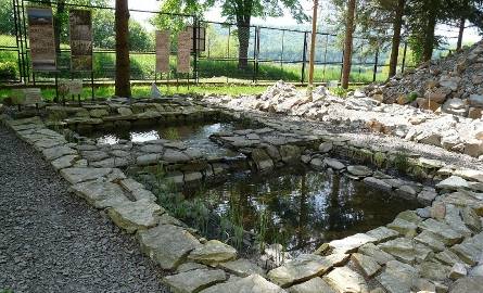 Ogród Biblijny w Myczkowcach - zbiorniki wodne symbolizujące przejście przez Morze Czarne