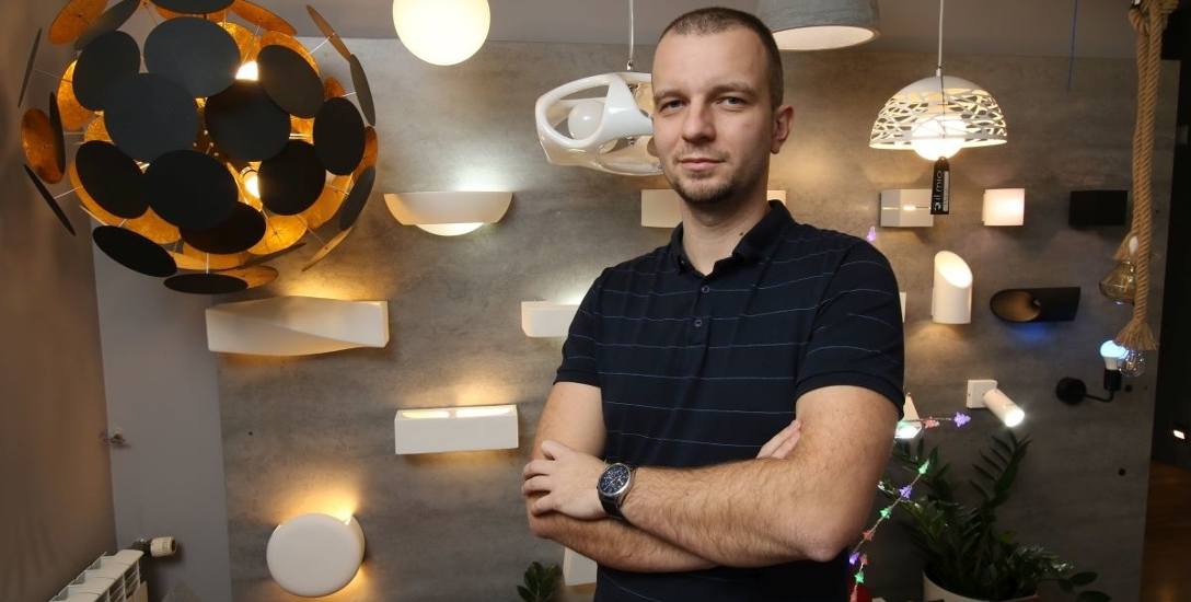 Oświetlenie LED poleca Mateusz Banasik, właściciel firmy Idea Led. Znajdziemy tam nie tylko lampy LED, ale także wszelkiego rodzaju oświetlenie, jak