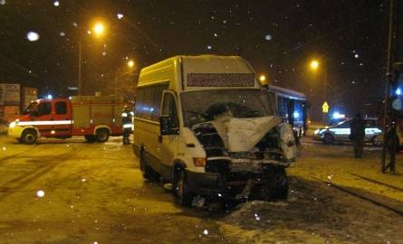 Pasażerowie ze Świętokrzyskiego ranni po zderzeniu busa z autobusem! 14 osób w szpitalu