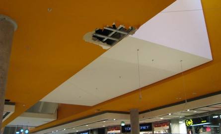 Jedna z dziur w suficie Focus Mall
