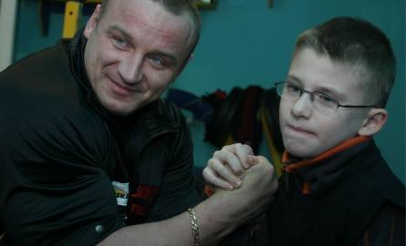 2007 rok - Adrian z Rzeszowa u Pudziana.To było jedno z pierwszych spełnionych marzeń w rzeszowskim oddziale fundacji. 8-letni wówczas Adrian z zapartym