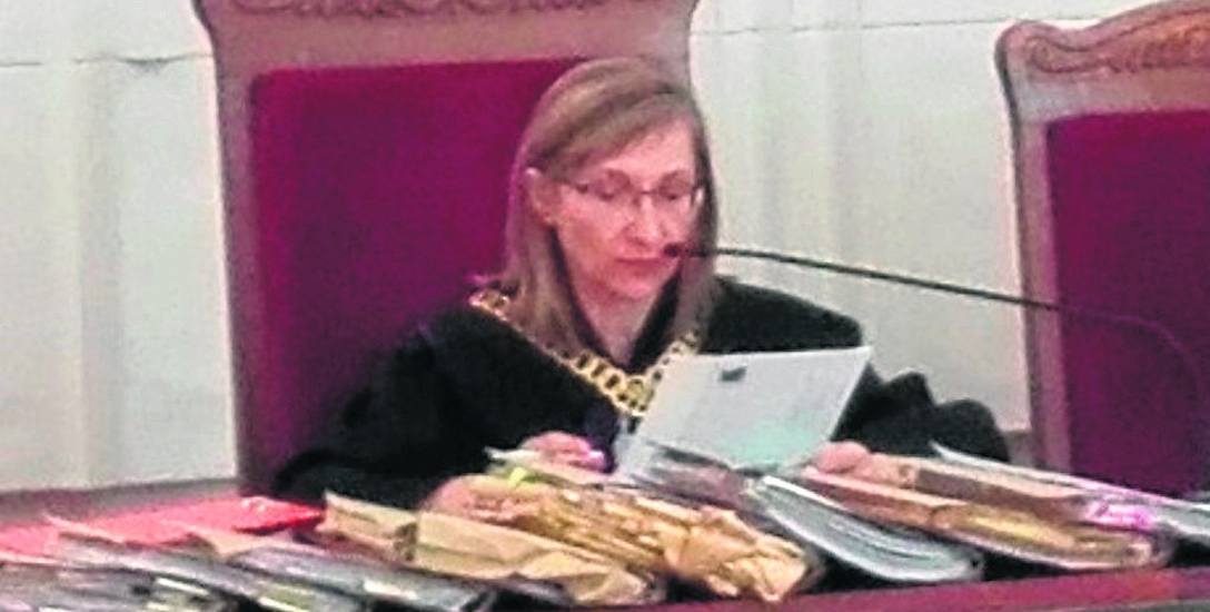 Sędzia Diana Książek-Pęciak wydała wyrok w sprawie skarbniczki i kasjerek z Gubina. Mają one odsiedzieć od dwóch do czterech lat w więzieniu i naprawić