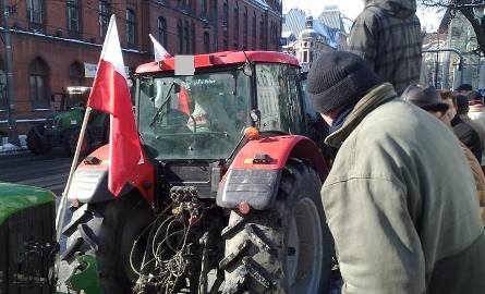 Protest. Ciągniki przejechały przez centrum Bydgoszczy [zdjęcia]