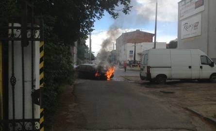Na parkingu przy ulicy Pięknej w Bydgoszczy spłonął samochód