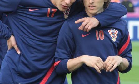 Przewidzieli wygraną z Irlandią ? Przed meczem główna siła ataku Chorwacji: od lewej Mario Mandzukić i Luka Modrić.