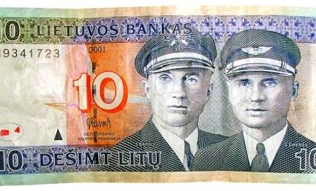 Wizerunki legendarnych pilotów znajdują się na litewskim banknocie o nominale 10 litów.