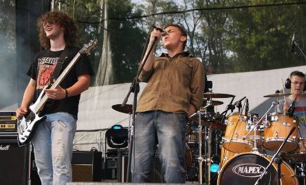Zespół "Odlot” z Młodzieżowego Domu Kultury zagrał rockowe covery.