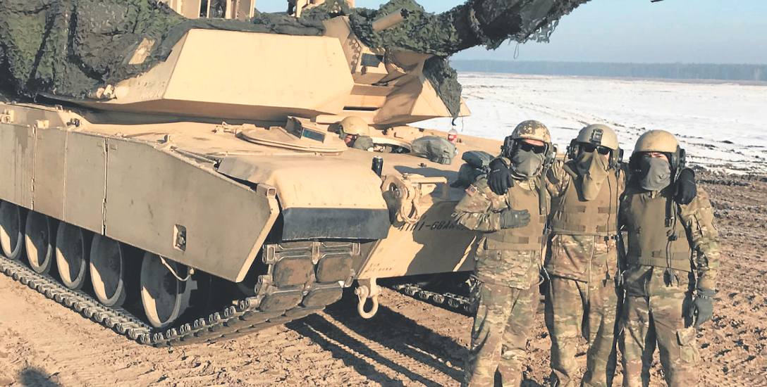 Żołnierze na poligonie ćwiczą m.in. celność strzelania czołgami M1A2 Abrams