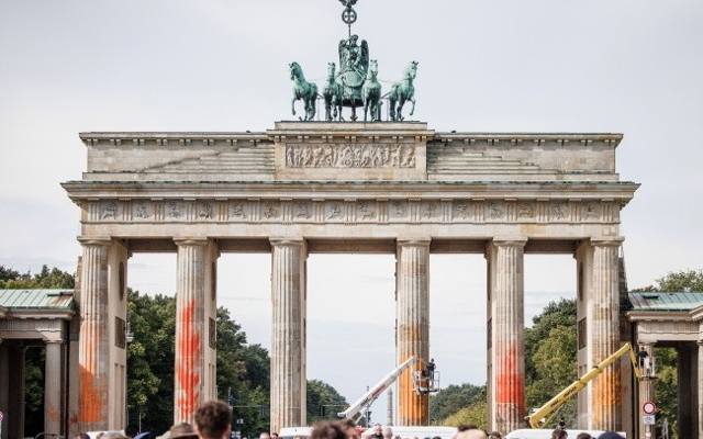 Mieszkańcy Berlina wściekli na aktywistów klimatycznych. W ruch poszedł gaz