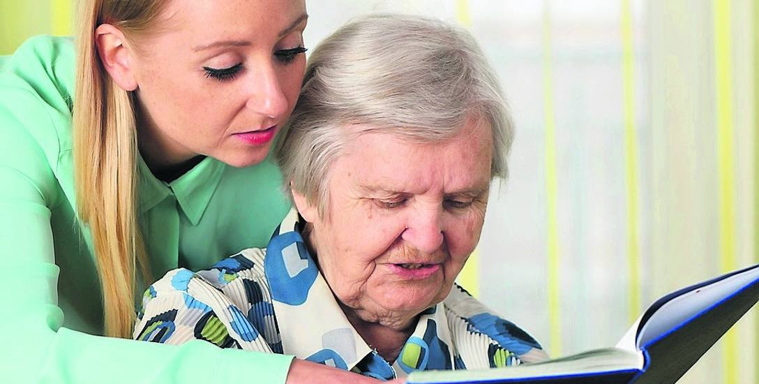 Starsze osoby wymagają wsparcia. Rodzina nie zawsze jest w stanie zapewnić im opiekę